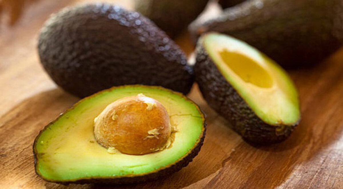 دراسة: تناول الأفوكادو يوميا يخفض الكولسترول