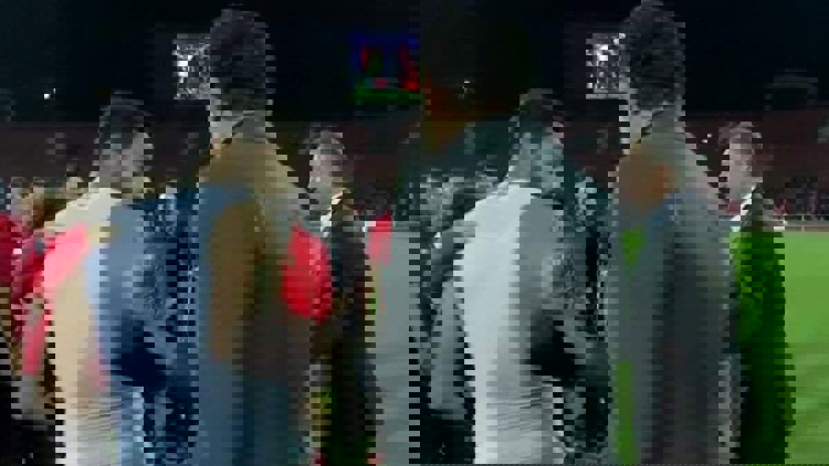 اشتباك بين كهربا ومحمد فضل أثناء حفل تسلم الأهلي درع الدوري (فيديو)