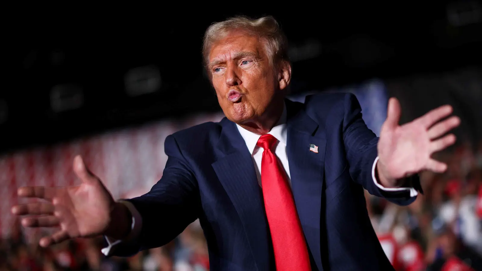 قبيل تنصيبه.. سعي أمريكي "حثيث" لتخليص ترامب من قضيتين جنائيتين