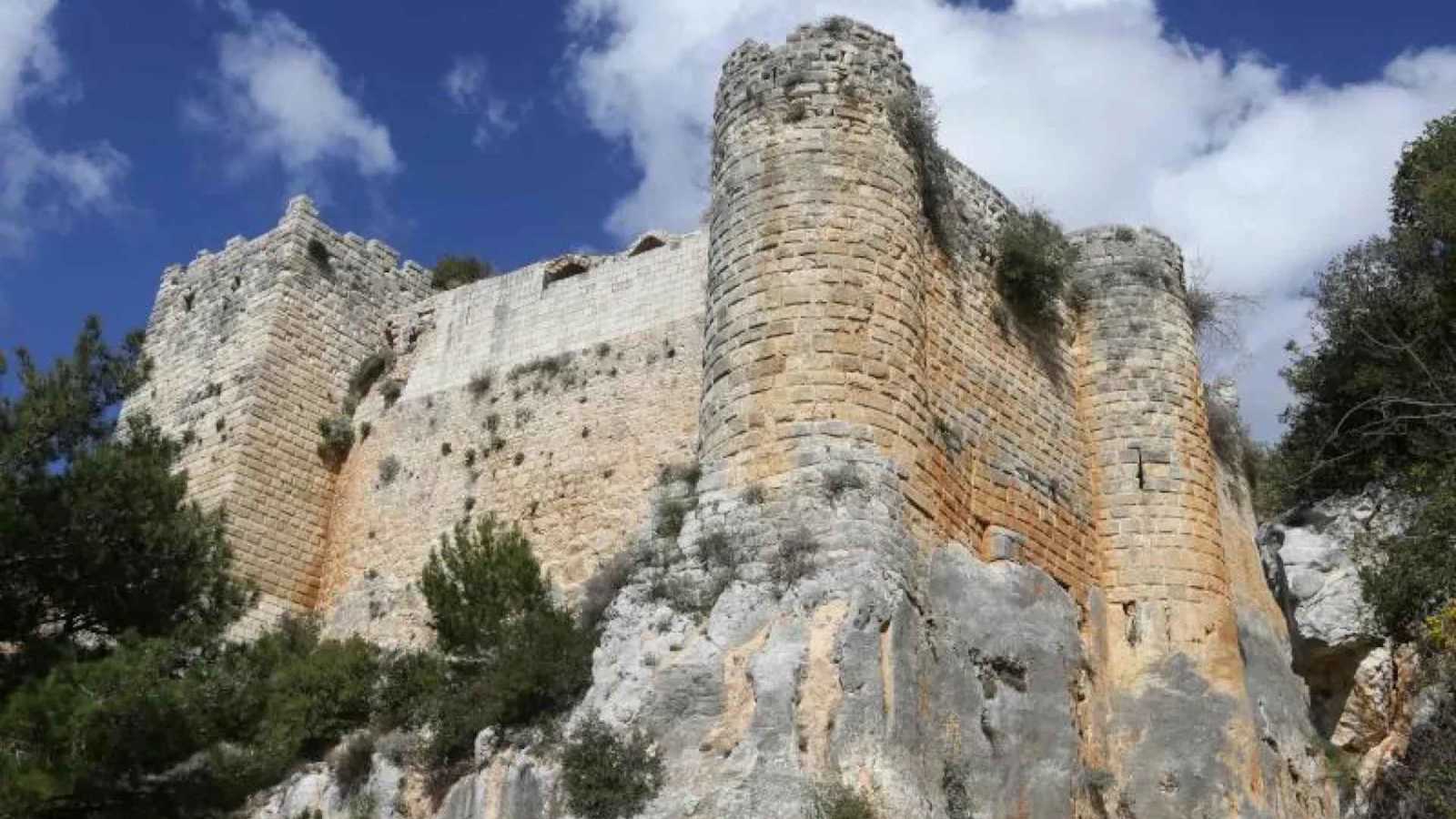 "قلعة صلاح الدين" حكاية معتقة في صخور جبال سوريا (صور)