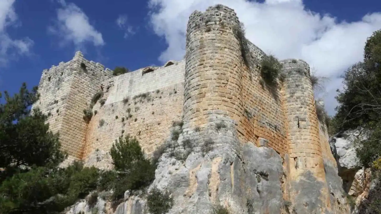 "قلعة صلاح الدين" حكاية معتقة في صخور جبال سوريا (صور)