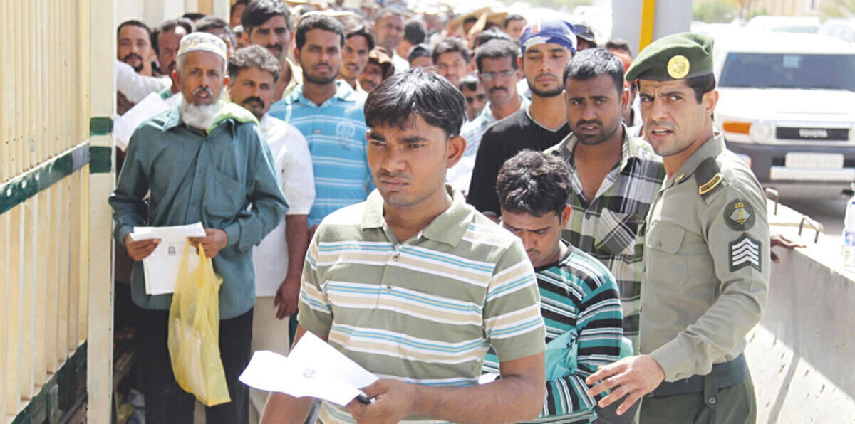 السعودية تفرض رسومًا إضافية على الوافدين