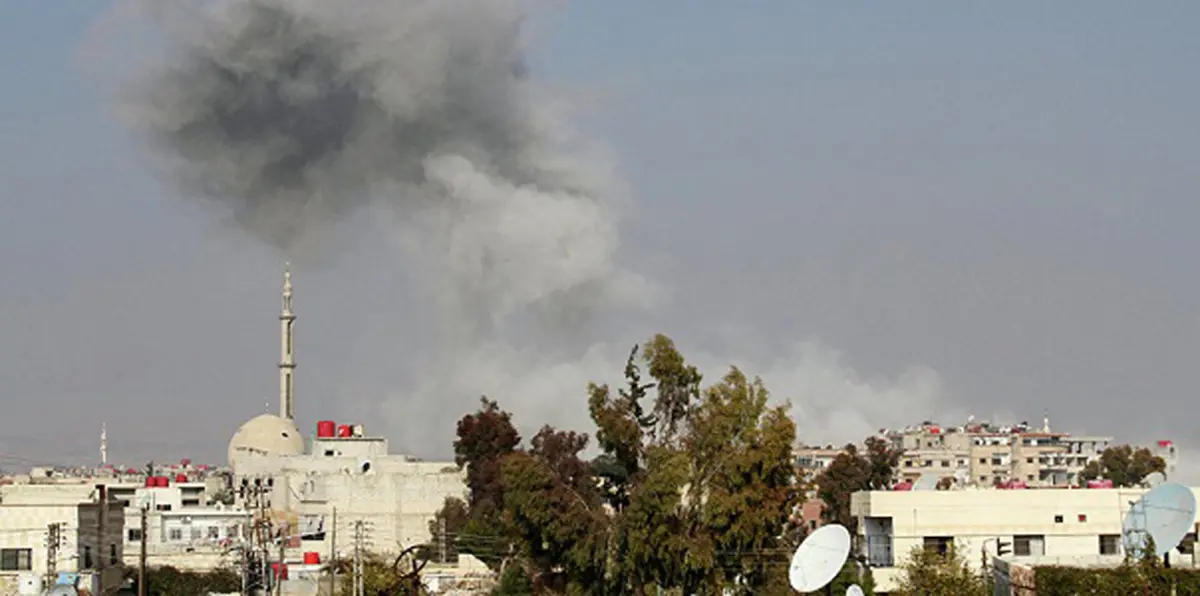 مقتل عشرات في هجوم صاروخي على سوق بدمشق وضربات جوية على الغوطة