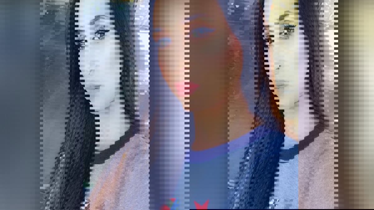 هند القحطاني ترمي هدية "معجب" في القمامة