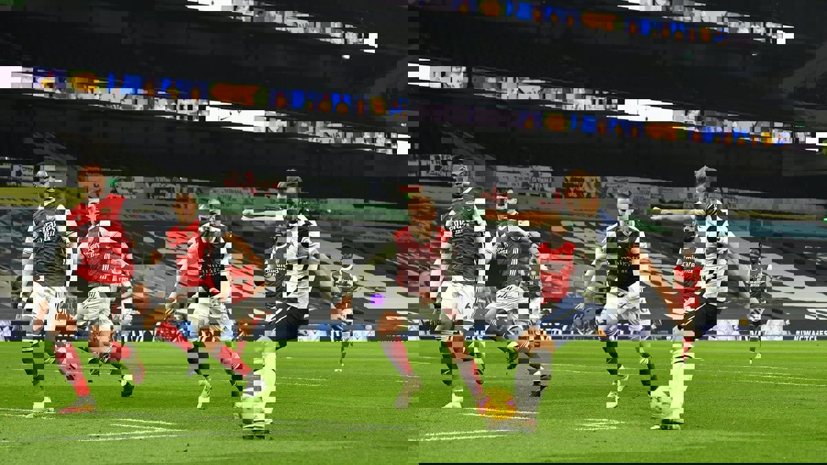 توتنهام يقهر آرسنال وليفربول يسحق وولفرهامبتون ويشعل الصراع على قمة ترتيب الدوري الإنجليزي