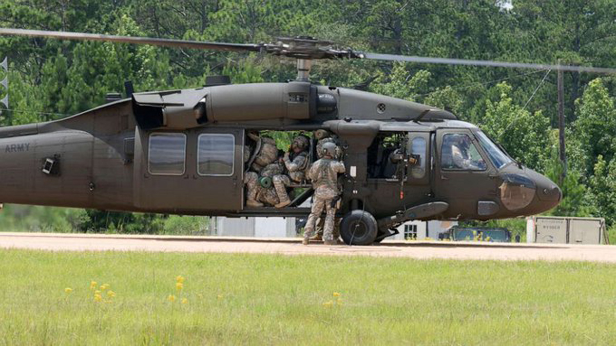 مقتل شخص وإصابة 3 آخرين بتحطم مروحية للجيش جنوب الولايات المتحدة