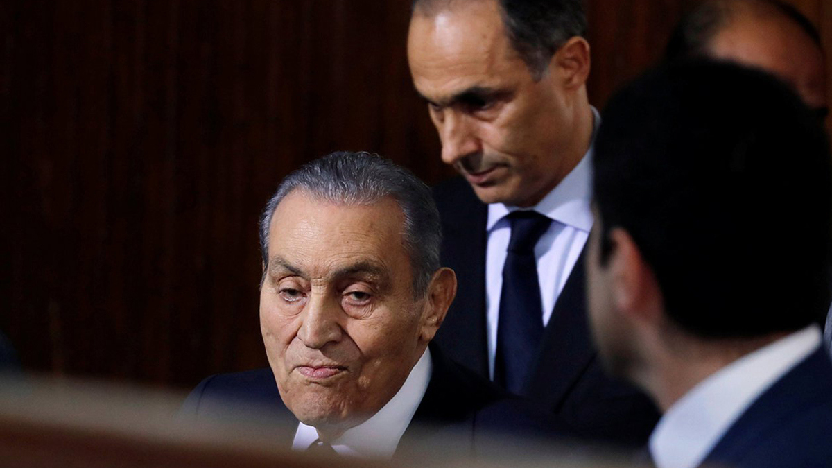 محاكمة مرسي والإخوان.. ماذا قال مبارك عن خطبة خامنئي النادرة بالعربية؟ (فيديو)