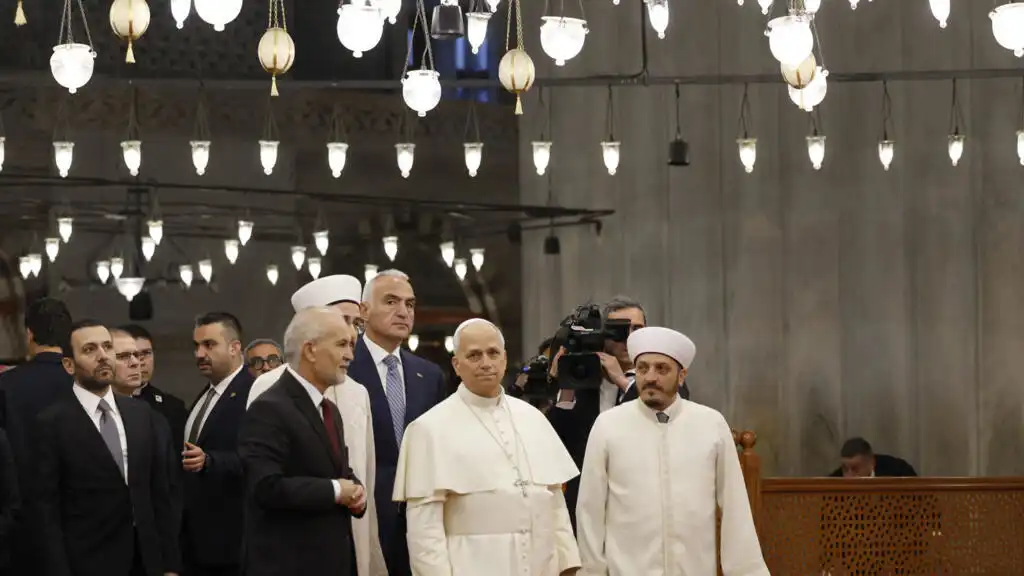 البابا يزور الجامع الأزرق في اسطنبول