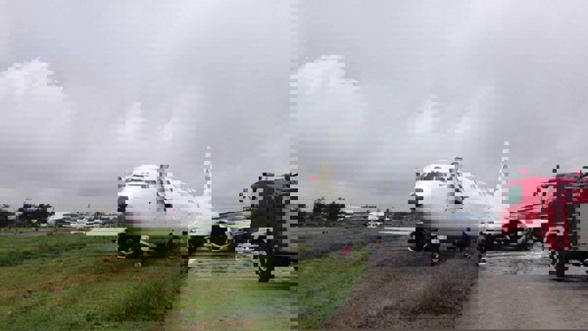 بالفيديو.. لحظة انزلاق طائرة بأحد مدارج مطار طوكيو