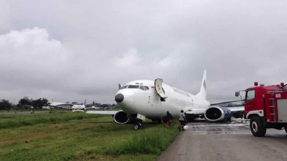 بالفيديو.. لحظة انزلاق طائرة بأحد مدارج مطار طوكيو