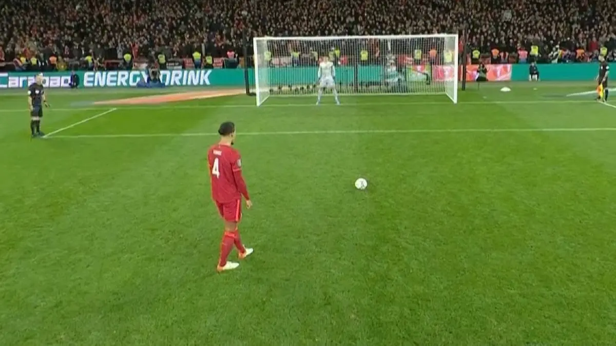 إشادات بتنفيذ ركلة ترجيح فان دايك خلال مباراة ليفربول وتشيلسي (فيديو)