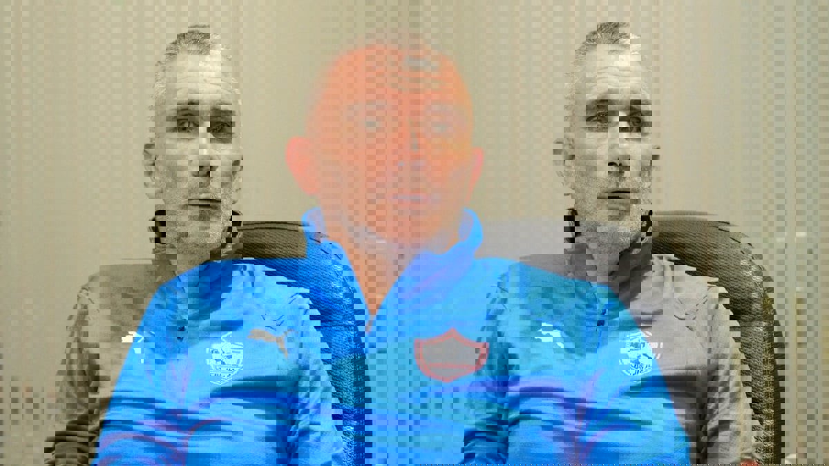 كارتيرون: لا يجب أن يكون هناك حديث بين مديري الكرة في الأندية والحكام