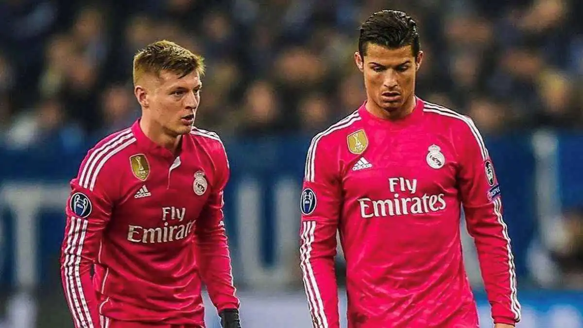 عودة اللون الوردي.. تسريب قميص ريال مدريد للموسم القادم (صور)