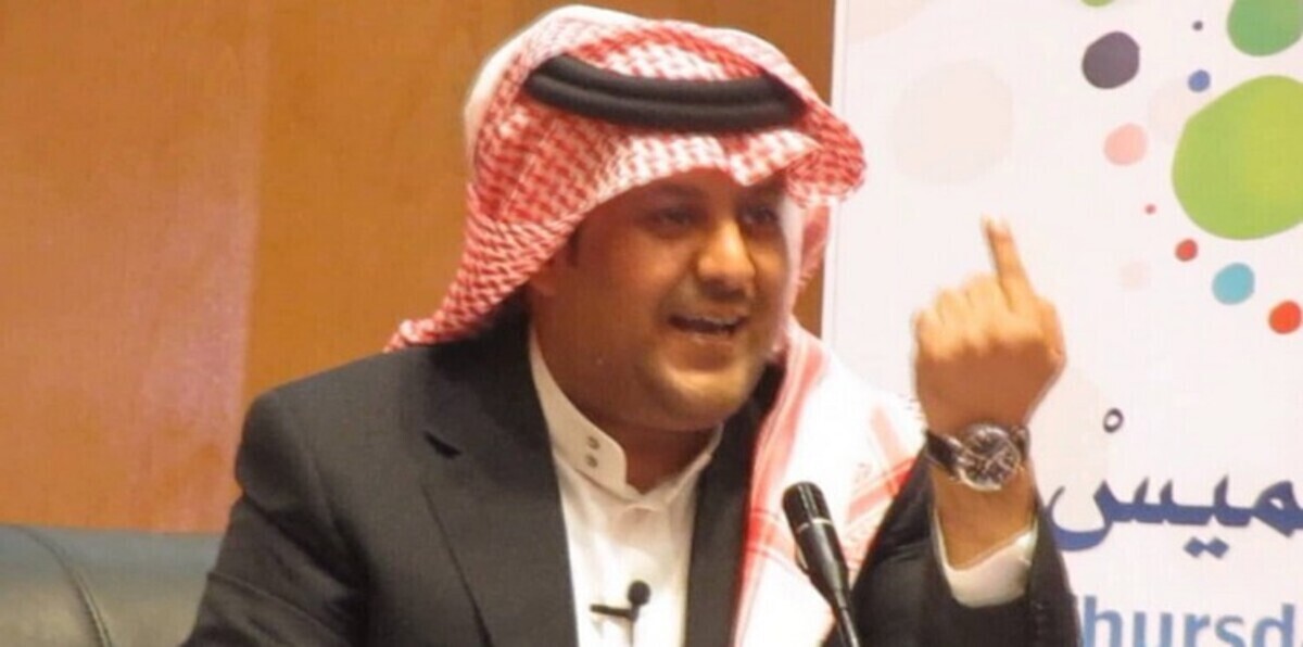 إحراج "مكافحة المخدرات" لإعلامي سعودي يثير جدلًا واسعًا