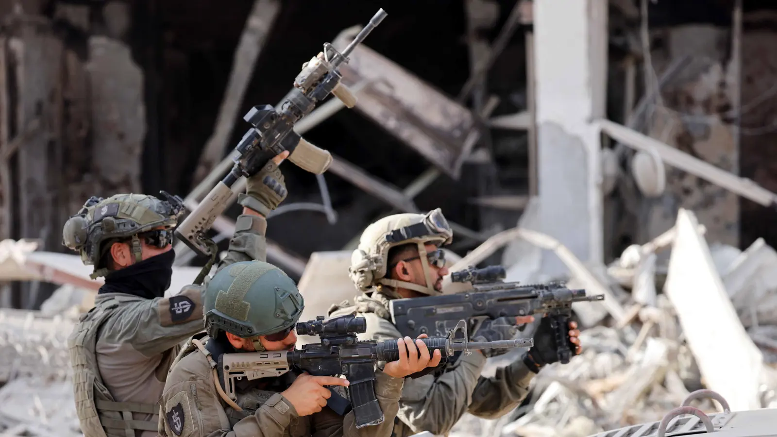 إسرائيل تقر بمقتل 3 من أسراها بقصف سابق على غزة