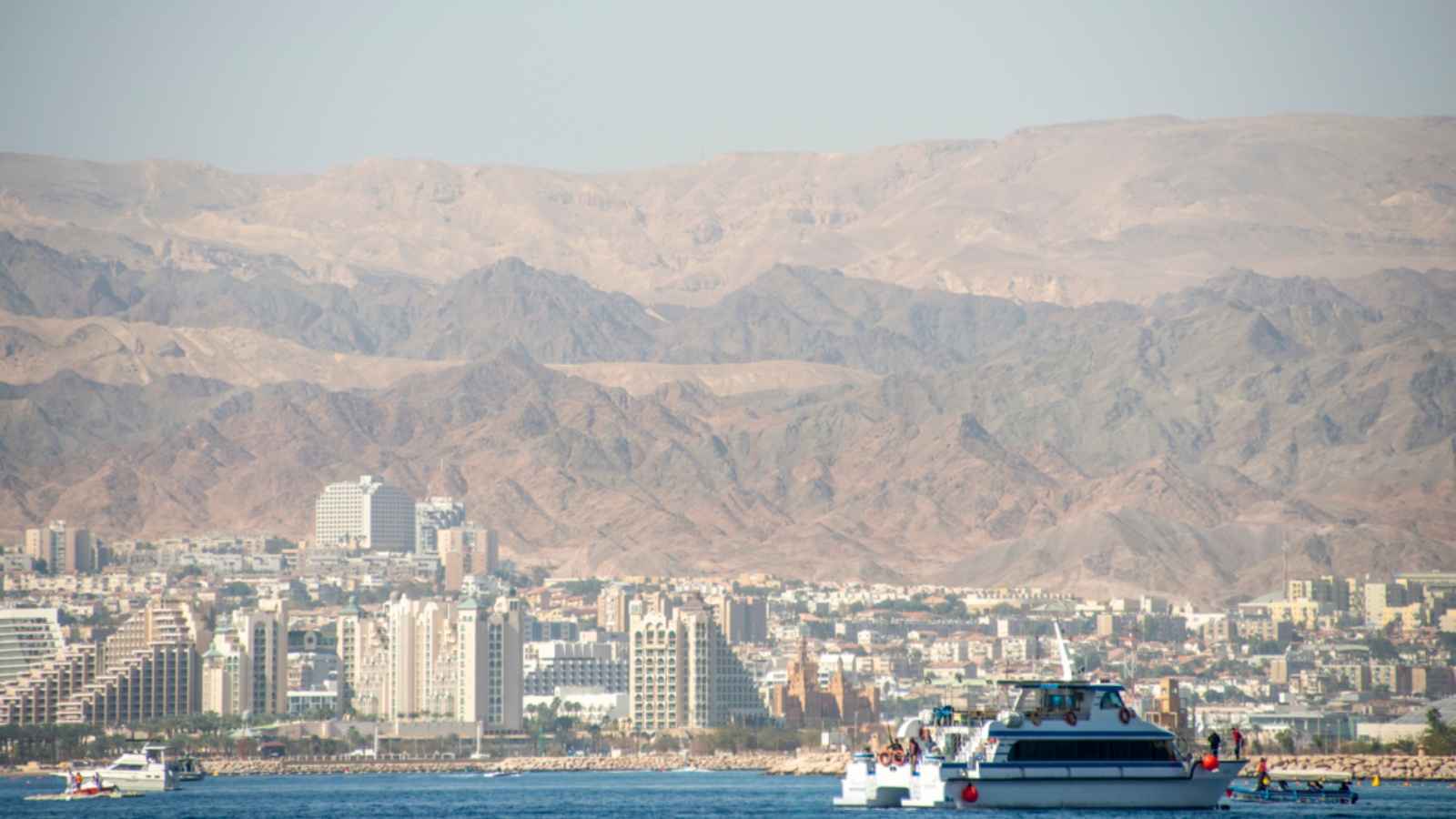 22 إصابة بمسيرة حوثية على مركز سياحي في إيلات (فيديو)