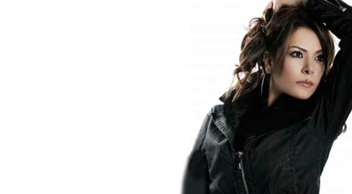 صور.. ألفت عمر تحتفل بعيد ميلادها وسط النجوم