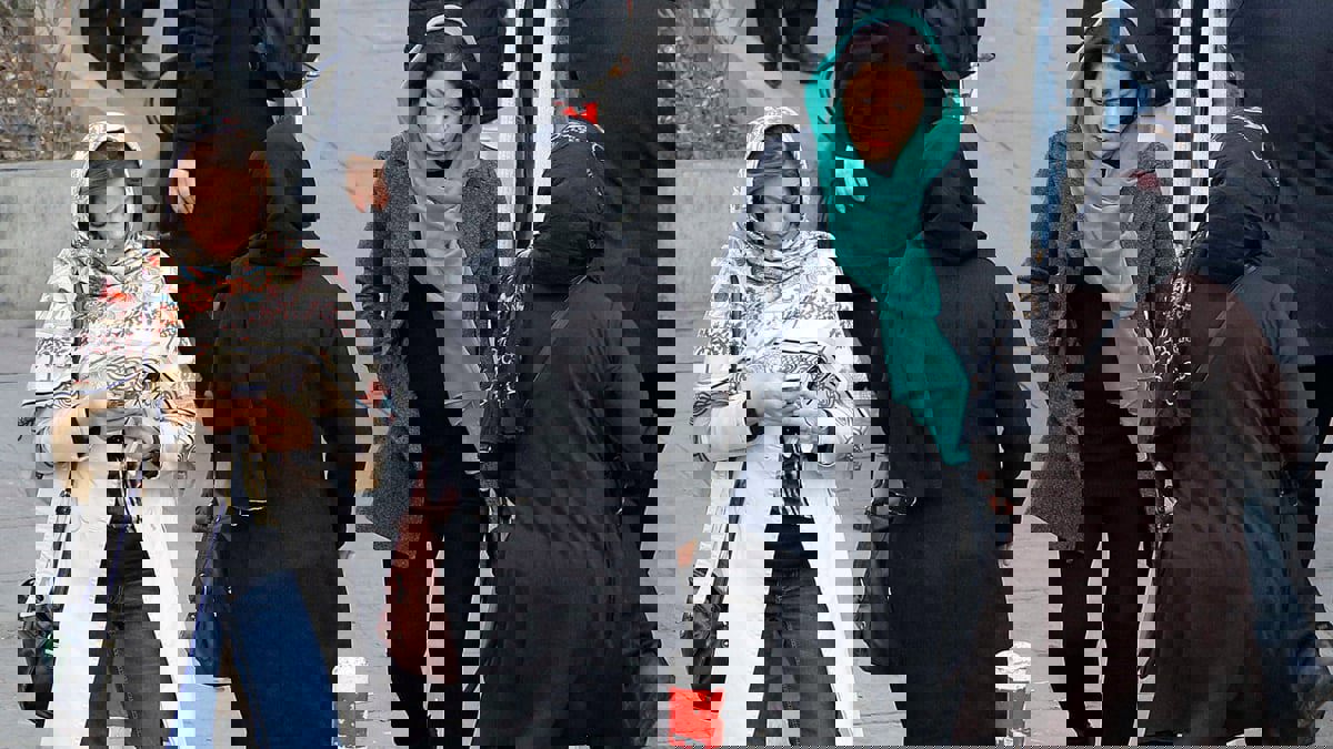 إيران.. رئيس السلطة القضائية يتوعد غير المحجبات بـ"عقاب دون رأفة"