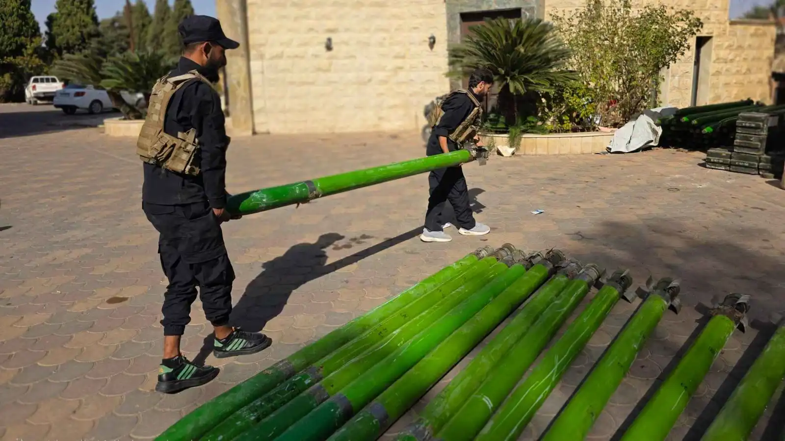 صواريخ وقذائف.. سوريا تحبط تهريب شحنة سلاح ضخمة إلى دول الجوار (صور)