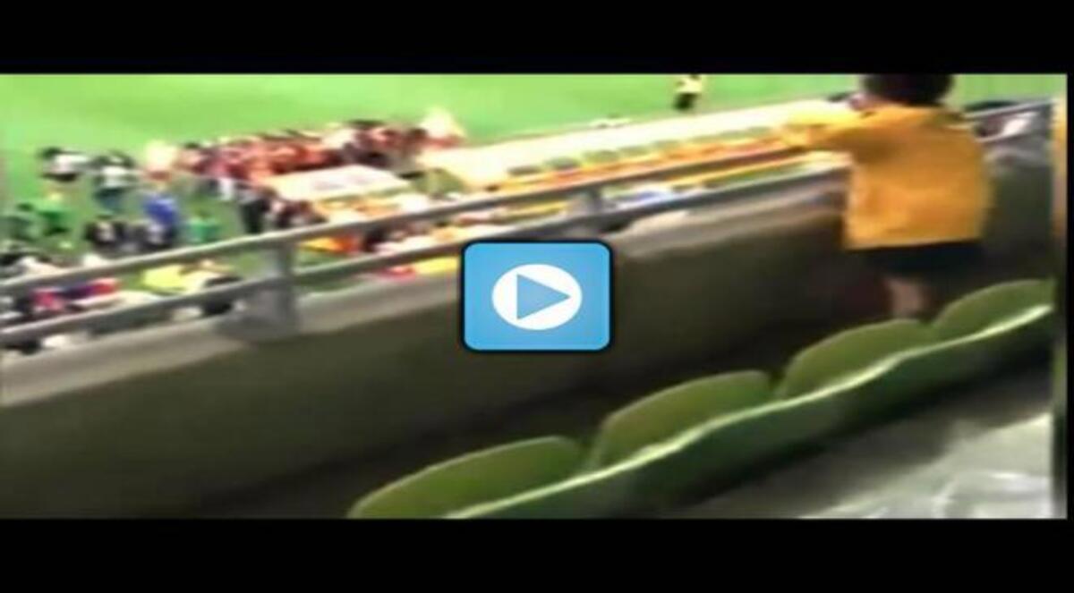 فيديو.. كاهيل يسدد كرة من الملعب ليد نجله في المدرجات