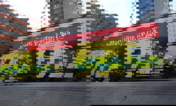 أرقام صادمة.. التأخير بأقسام الطوارئ يقتل مريضًا كل 23 دقيقة في بريطانيا