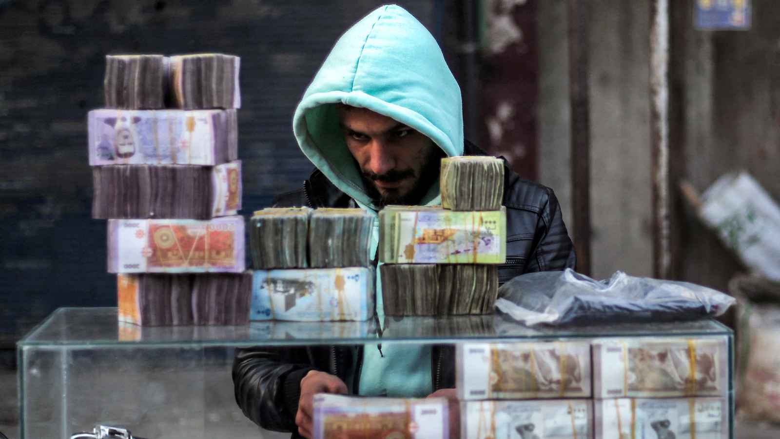 حاكم مصرف سوريا: العملة الجديدة ذات مواصفات عالية ومضادة للتزوير