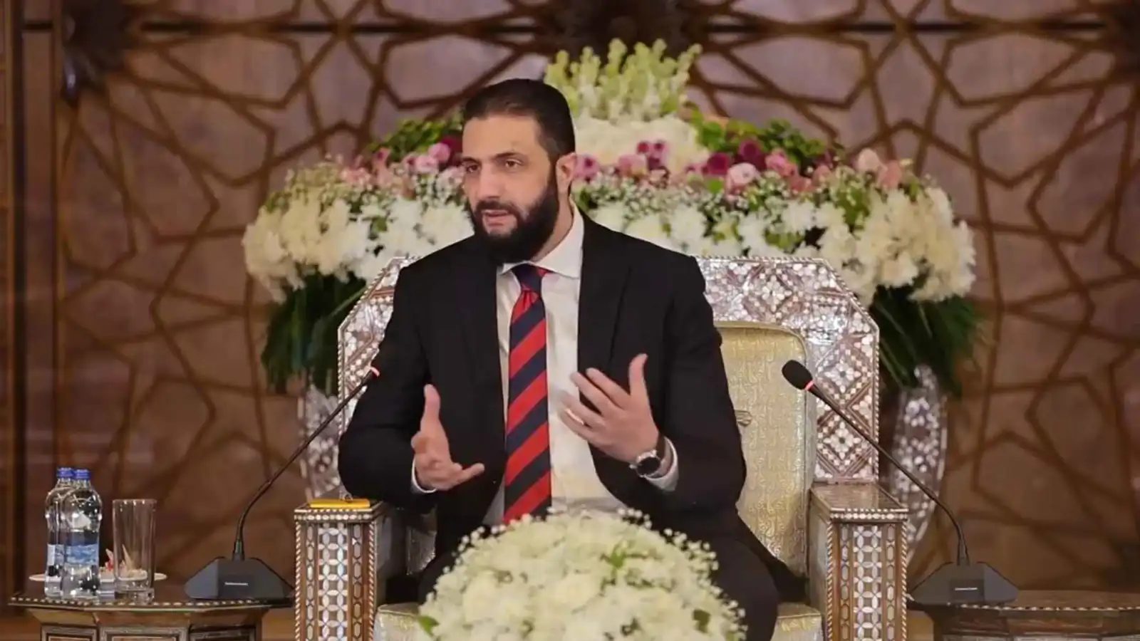 الرئاسة السورية: الشرع أجرى مناقشات مع باراك حول "الوضع في المنطقة"