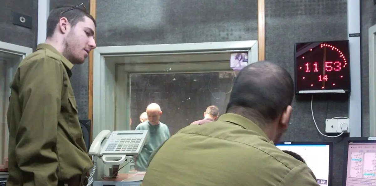 إذاعة الجيش الإسرائيلي تفصل مذيعًا بسبب تعاطفه مع الفلسطينيين