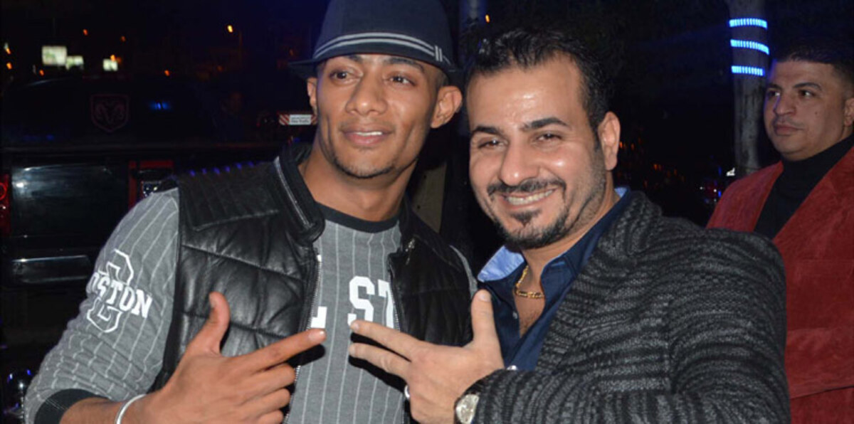 محمد رمضان يجامل "ملك سهرات الساحل" (صور)