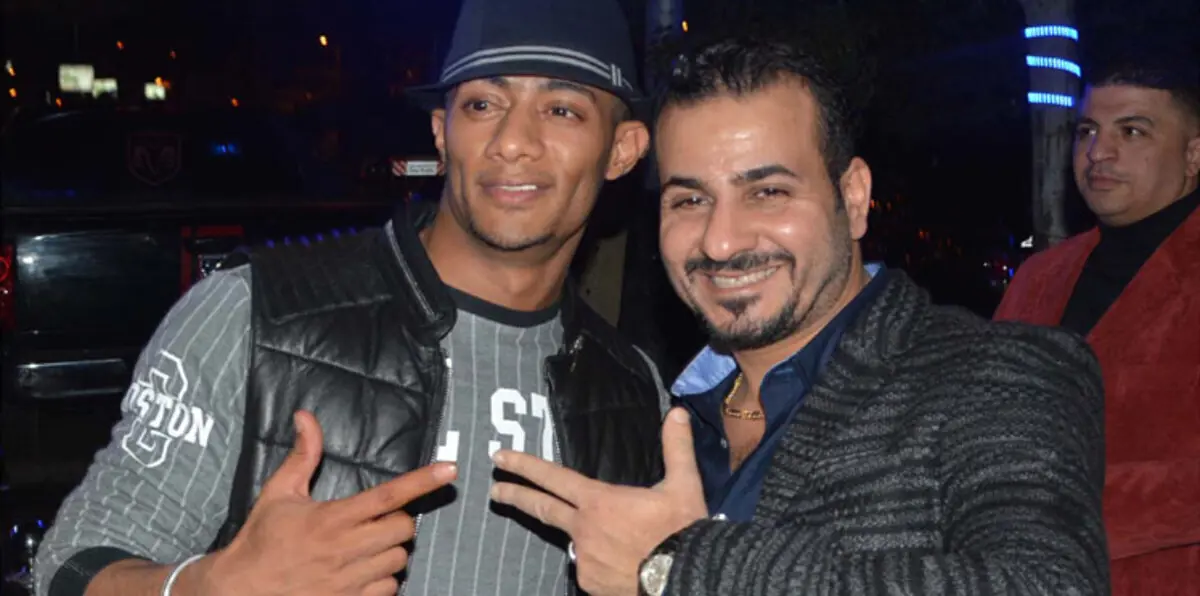 محمد رمضان يجامل "ملك سهرات الساحل" (صور)