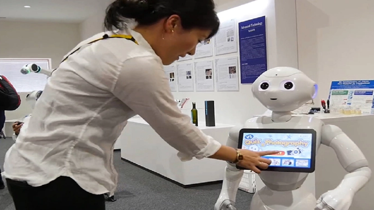 في اليابان.. الروبوتات توفر الراحة أثناء جائحة "كورونا"