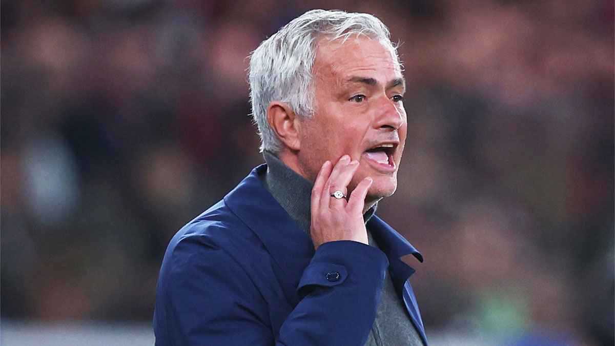 مورينيو يحسم موقفه من العروض السعودية 