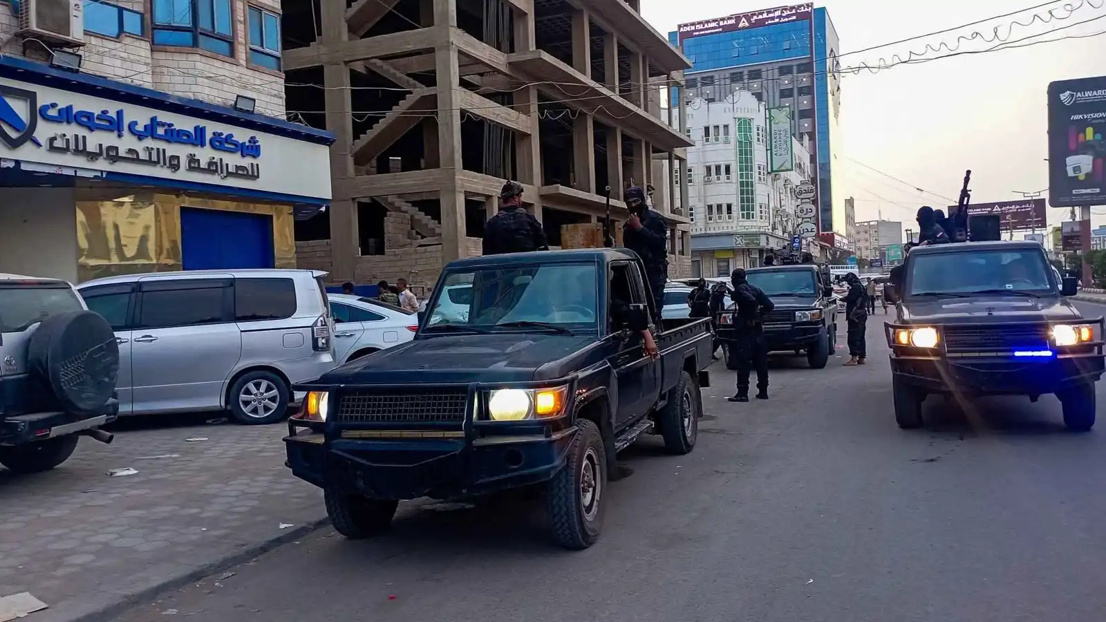 قادمة من الصين.. تفاصيل شحنة أسلحة الحوثيين المضبوطة في عدن