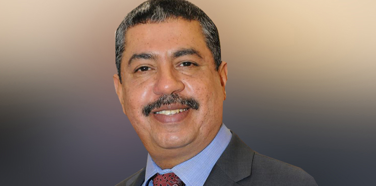 خالد بحاح يصعّد من اتهاماته لحكومة الشرعية في اليمن بالفساد