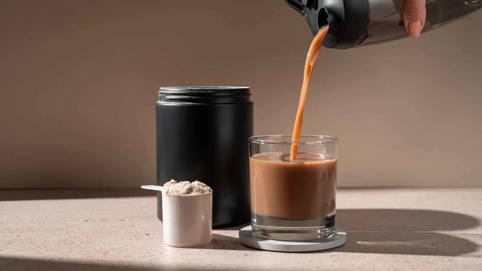 البروتين بالقهوة.. معلومات "مهمة" لكل رياضي ومهتم بالرشاقة