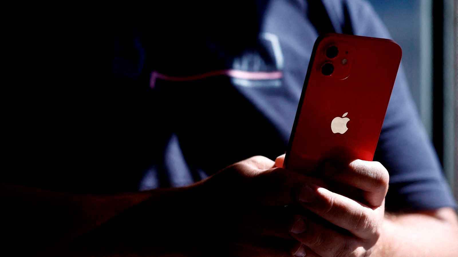 "أبل" تُحذّر من هجمات تجسس جديدة