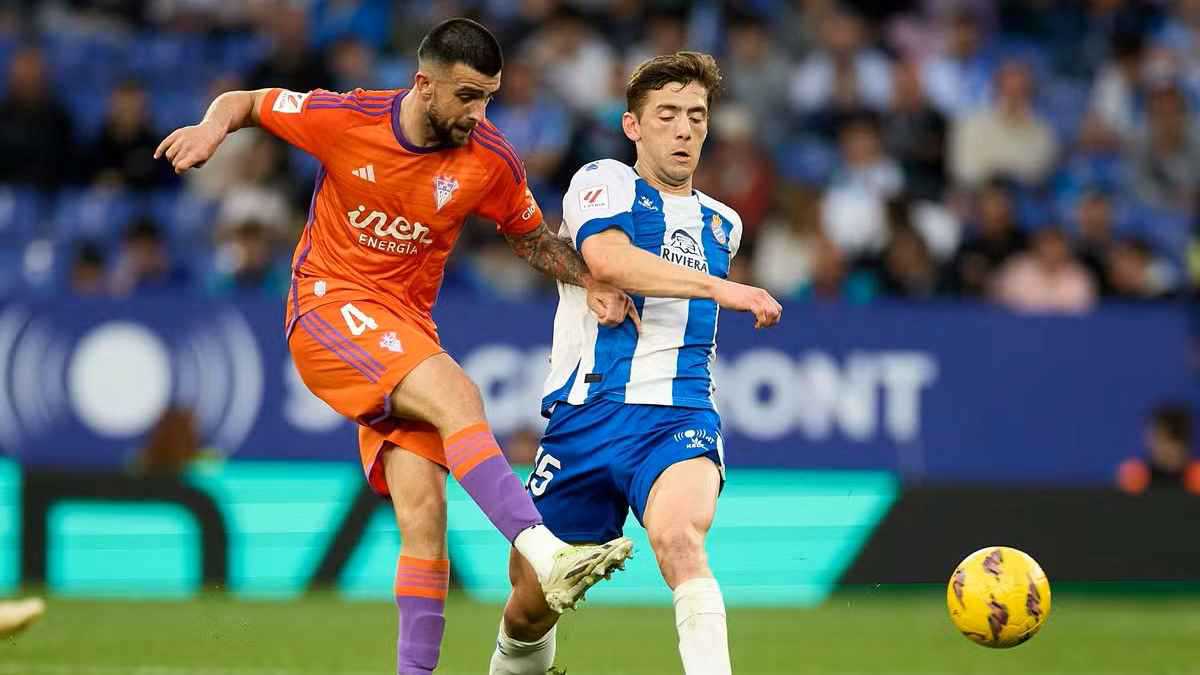 نجم ألباسيتي: نجحنا في الإطاحة بخصوم أقوياء ونحلم بإقصاء برشلونة من الكأس 