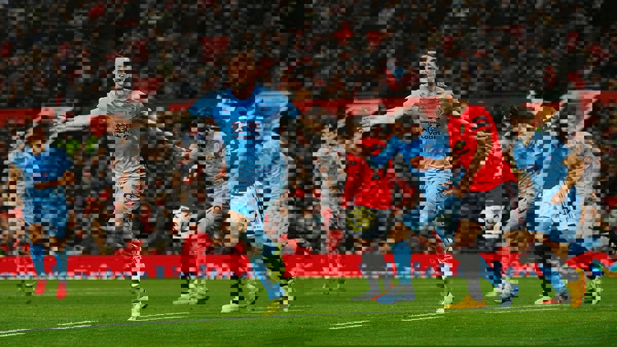 مانشستر يونايتد يسقط أمام بيرنلي ويتراجع في ترتيب الدوري الإنجليزي وتوتنهام يعود للانتصارات (فيديو)