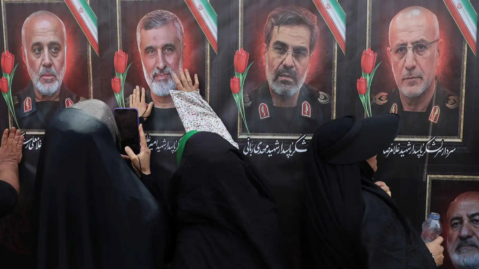 حرب الـ12 يوما تبوح بأسرار جديدة.. كيف أصر نتنياهو على اغتيال خامنئي؟