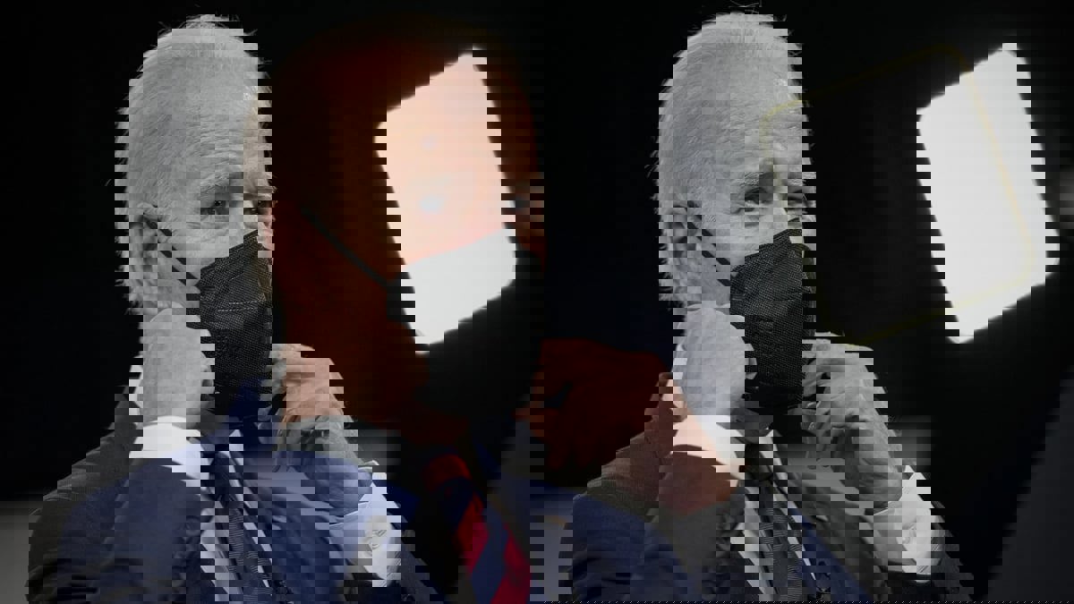 "فاينانشال تايمز": بايدن يفقد السيطرة أمام 3 أزمات