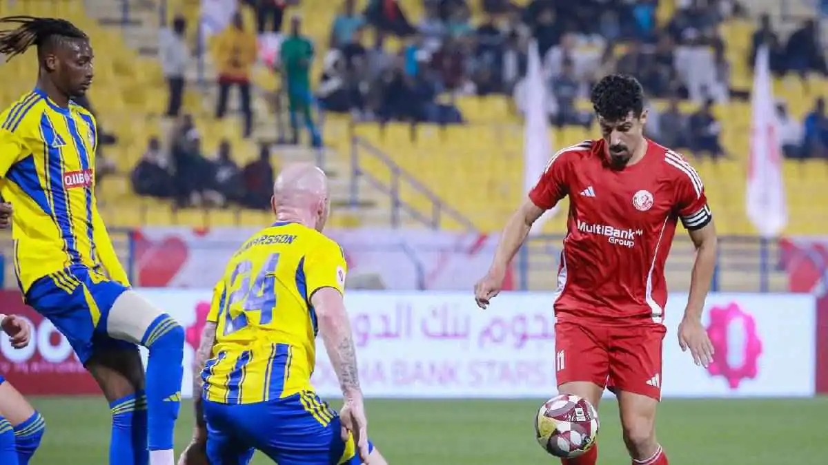 بعد 9 أعوام.. بغداد بونجاح يتعرض للطرد في الدوري القطري (فيديو)