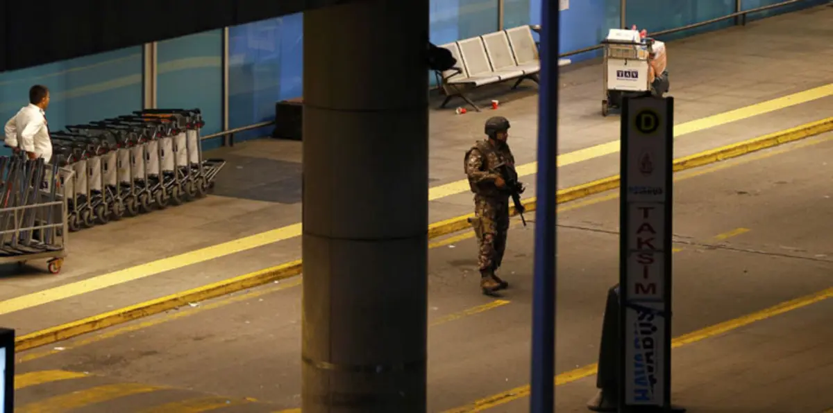 تركيا تعتقل 27 مشتبهًا بهم بينهم 3 أجانب في التحقيق بهجوم مطار اسطنبول