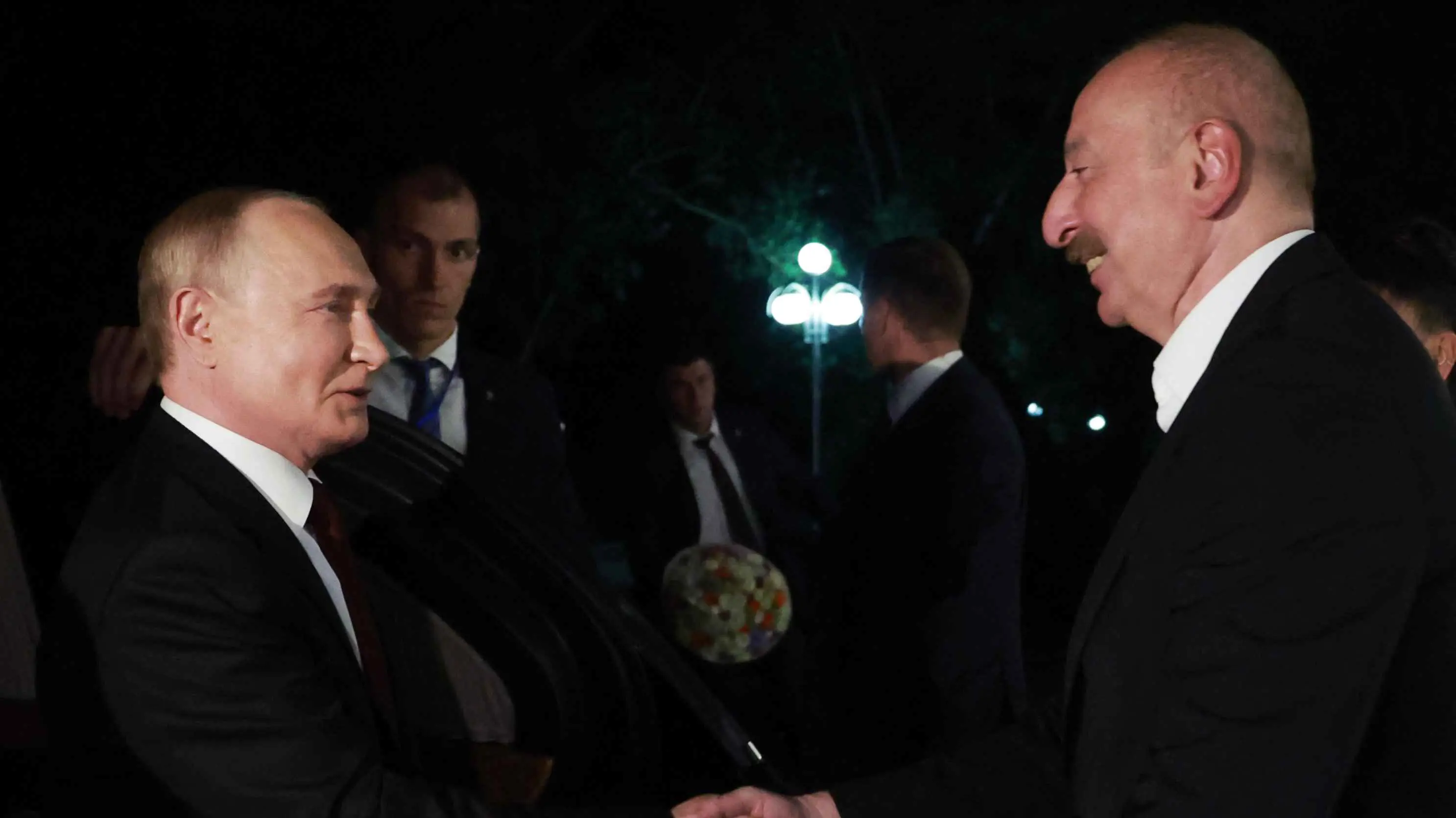 الرئيس الروسي يصل إلى أذربيجان (فيديو)