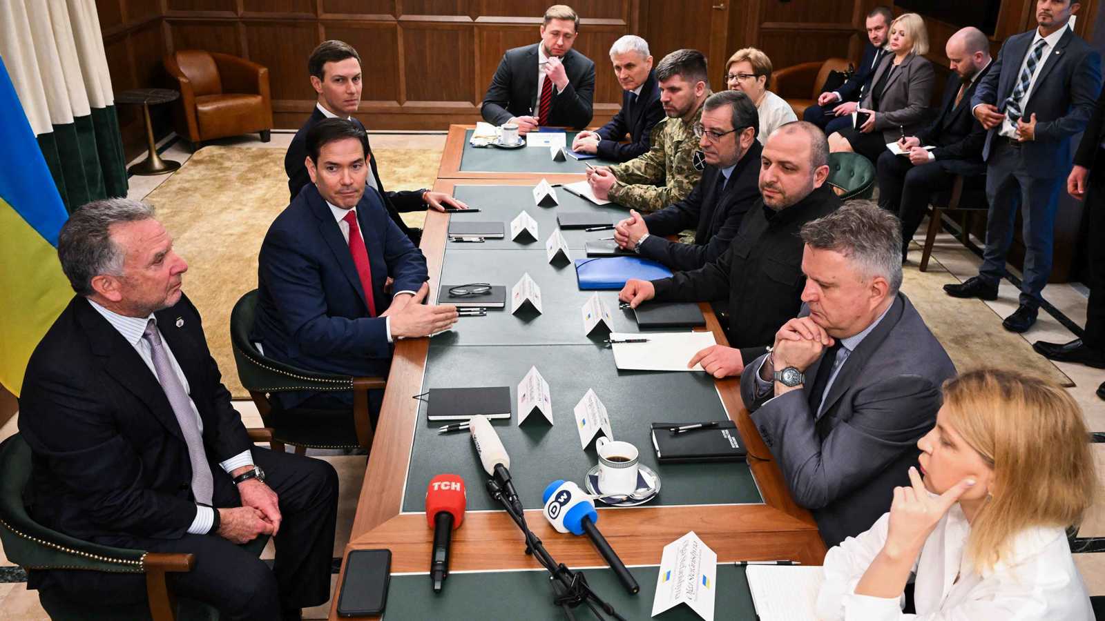 ضمانات أمنية مقابل أراضٍ أوكرانية.. هل يقبل زيلينسكي "التسوية المؤلمة"؟