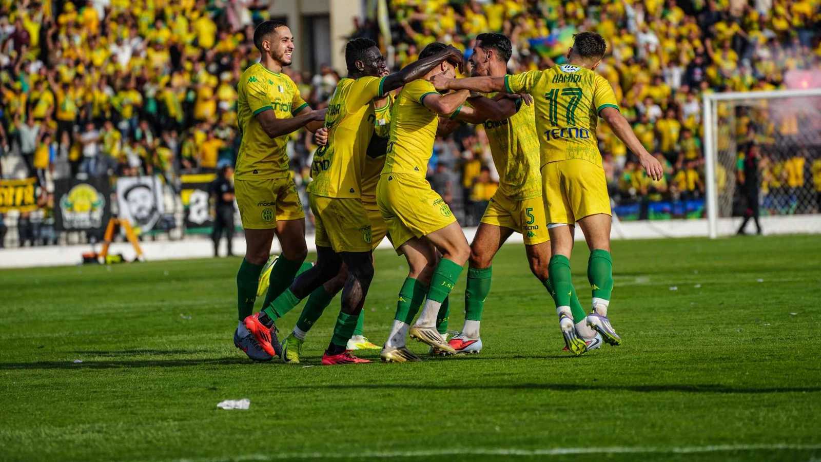 شبيبة القبائل تكتسح المنستيري التونسي وتقترب من دور المجموعات لأبطال إفريقيا