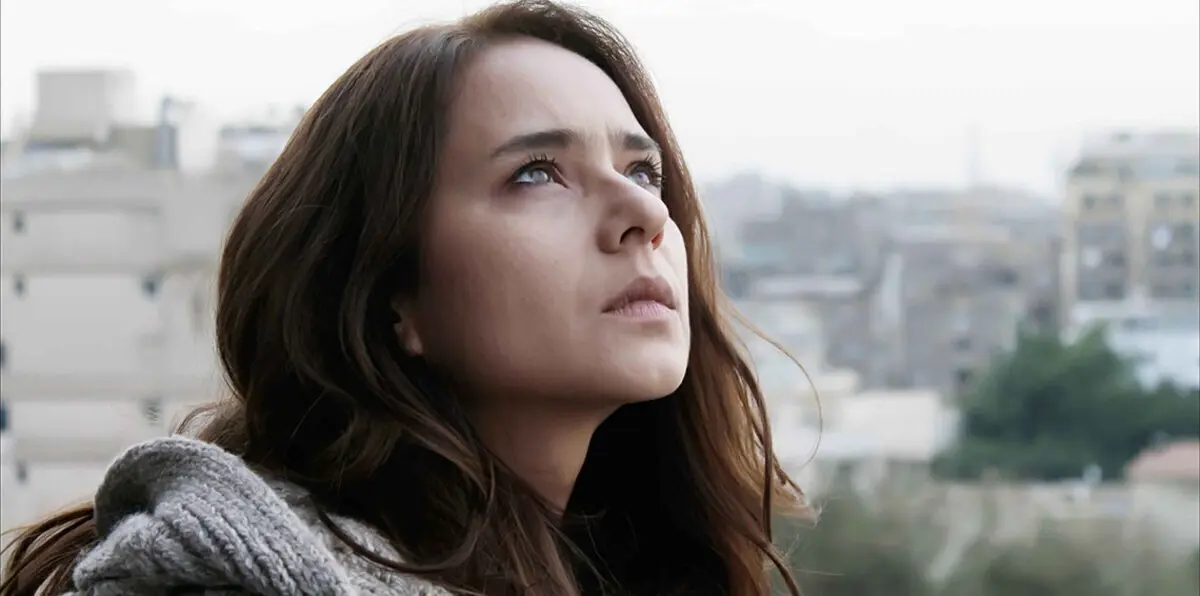 نيللي كريم تبتعد عن الكآبة في "الأعلى سعر".. وخائفة من حكم الجمهور