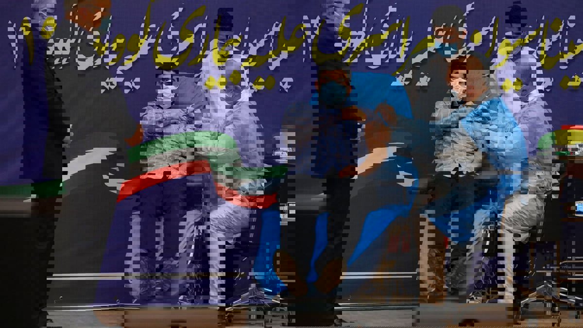 فضيحة تهز إيران.. 3 آلاف شخص تلقوا لقاح "أسترازينيكا" مزيفا