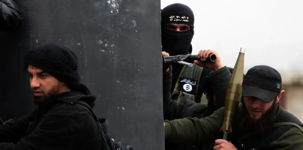 مقاتلون يشنون هجومًا كبيرًا على مناطق خاضعة لسيطرة الحكومة السورية قرب حماة