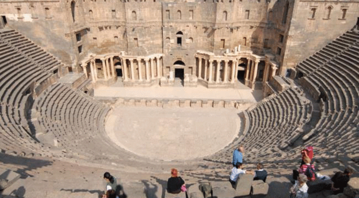 المعارضة السورية تواصل حملة ترميم "بصرى الشام"