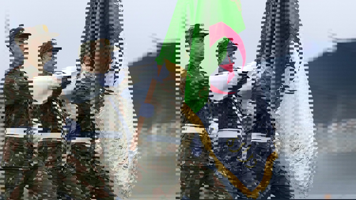 مع ذروة الاحتجاجات.. الجيش الجزائري يلغي "احتفالات عيد النصر"‎